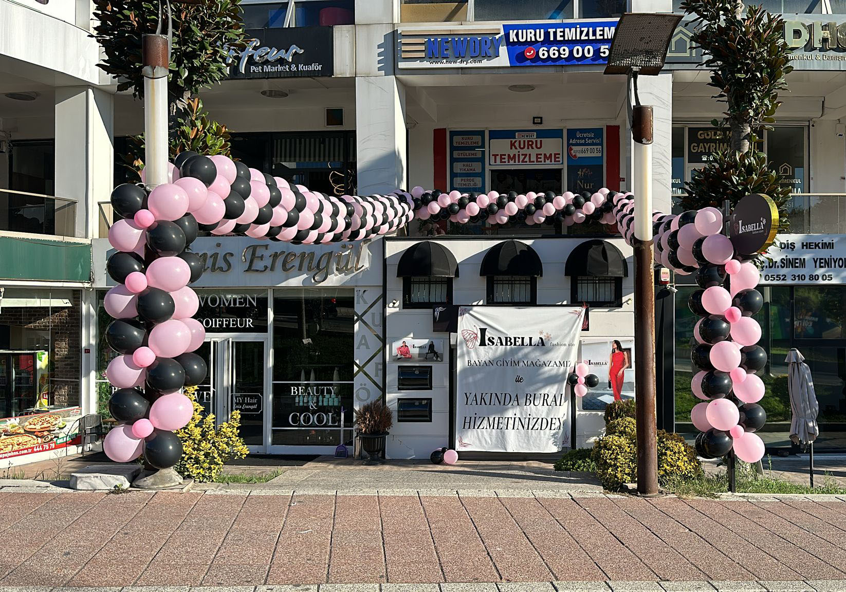 Açılış organizasyonu balon süslemesi