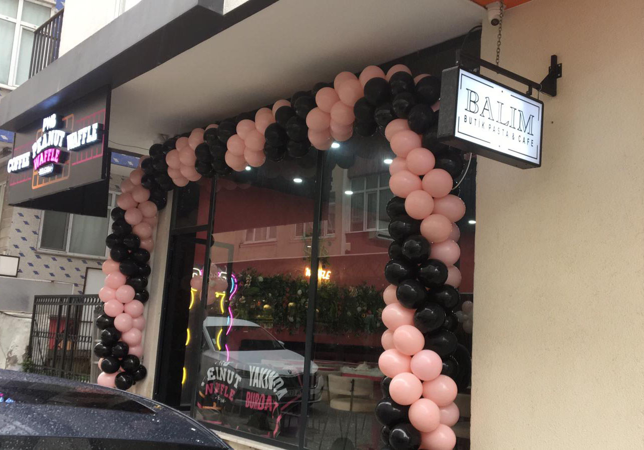 Açılış organizasyonu balon süslemesi