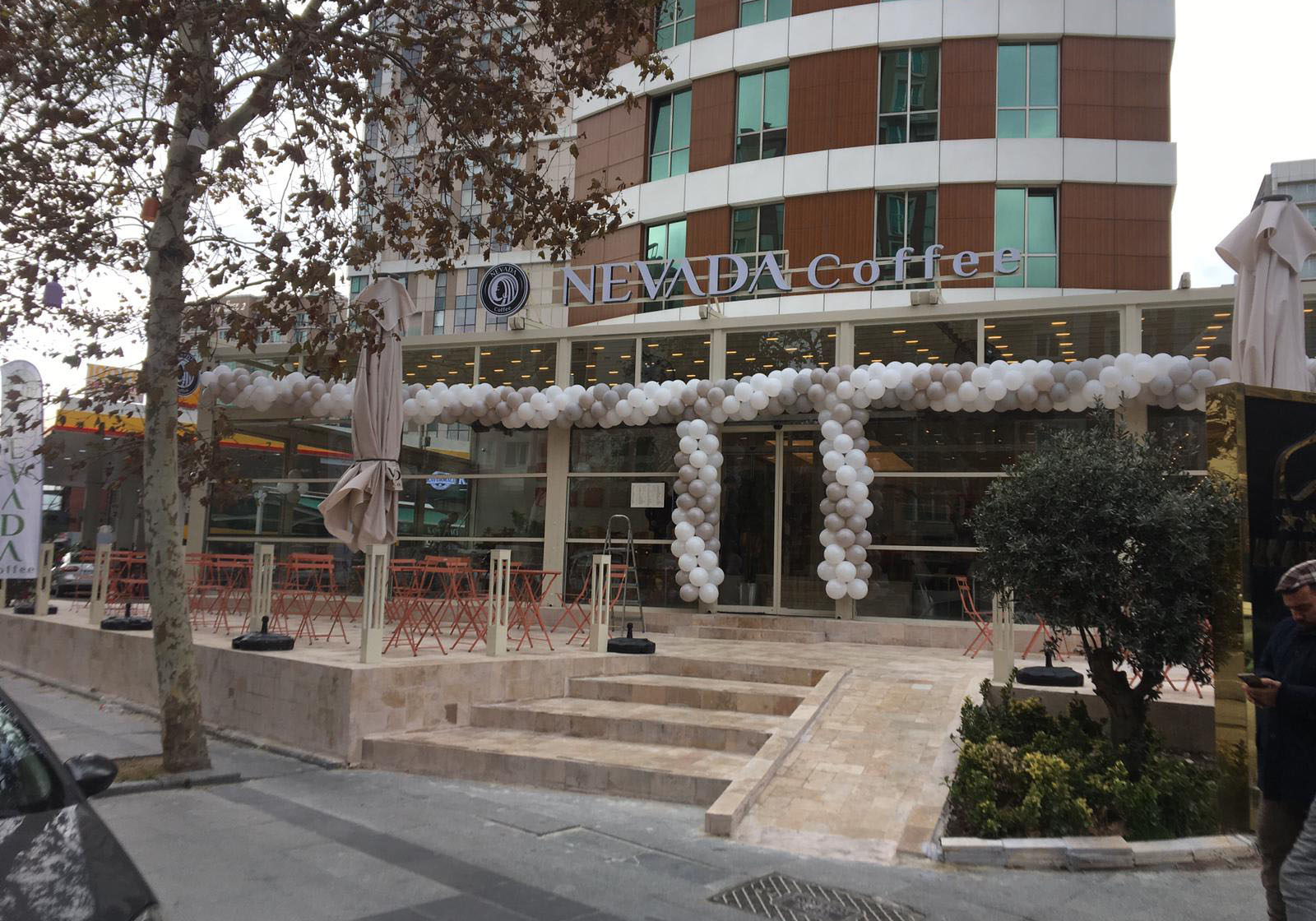 Açılış organizasyonu balon süslemesi