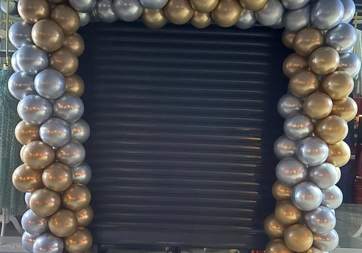 Açılış organizasyonu balon süslemesi