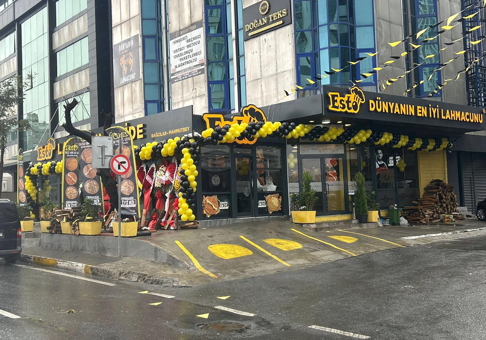 Açılış organizasyonu balon süslemesi