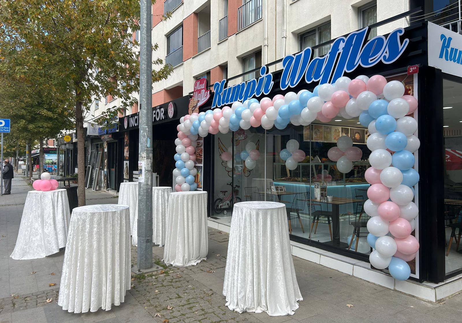 Açılış organizasyonu balon süslemesi