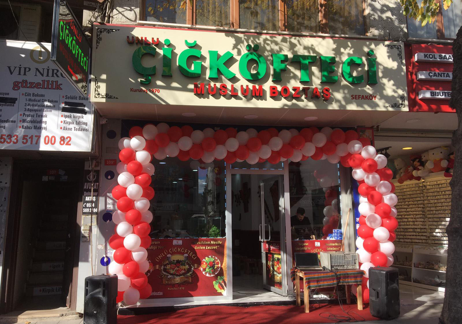Açılış organizasyonu balon süslemesi
