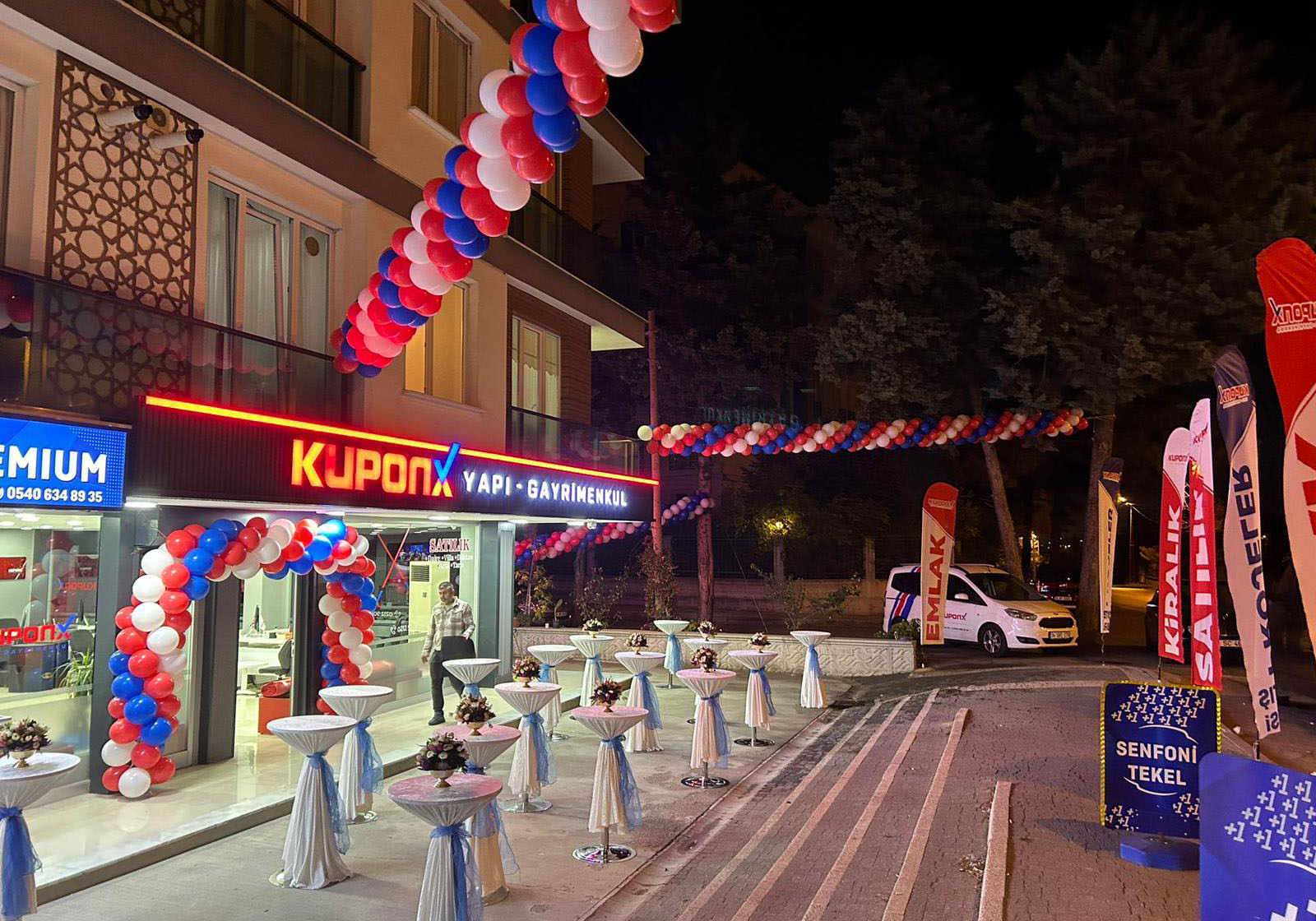 Açılış organizasyonu balon süslemesi