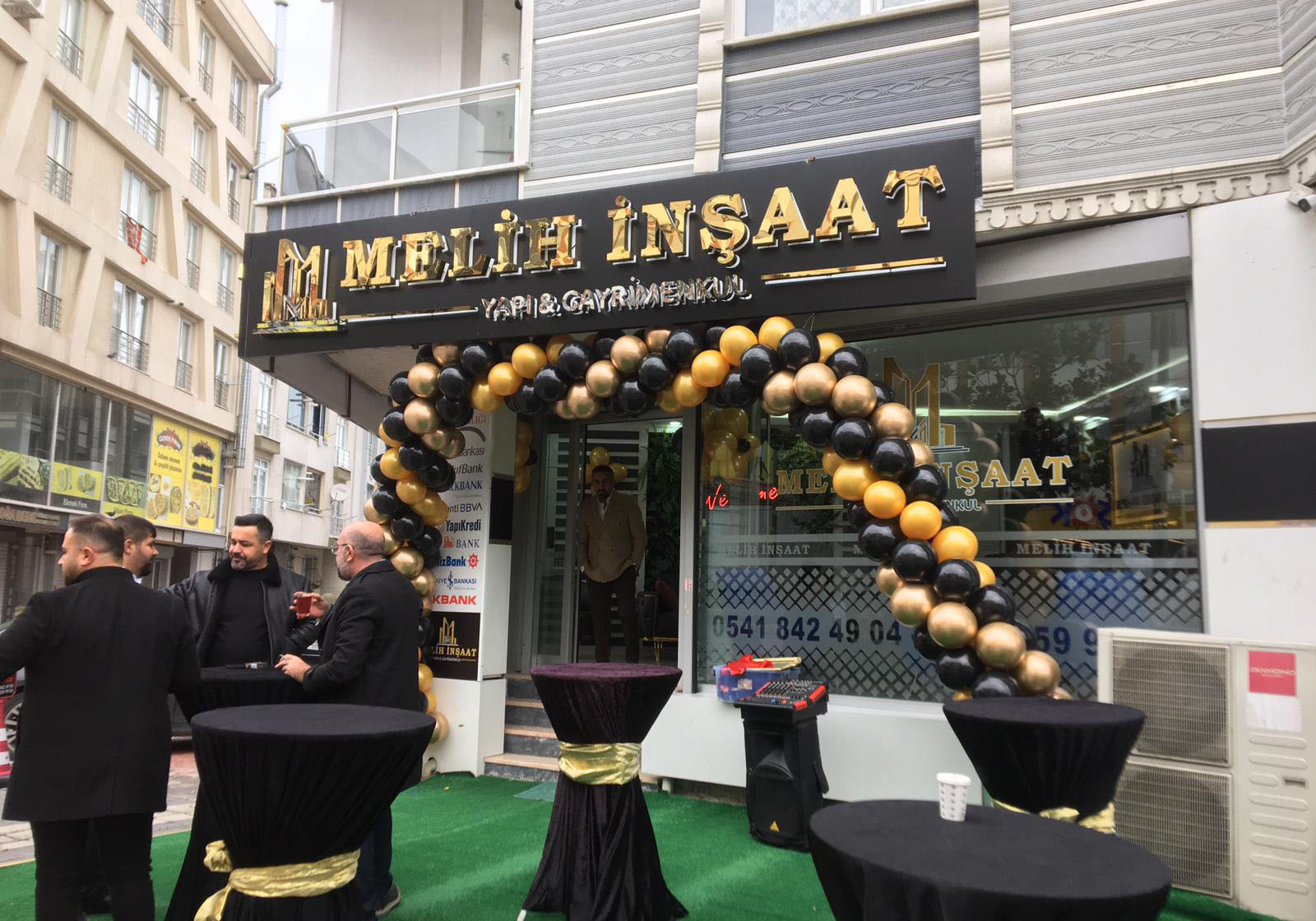 Açılış organizasyonu balon süslemesi